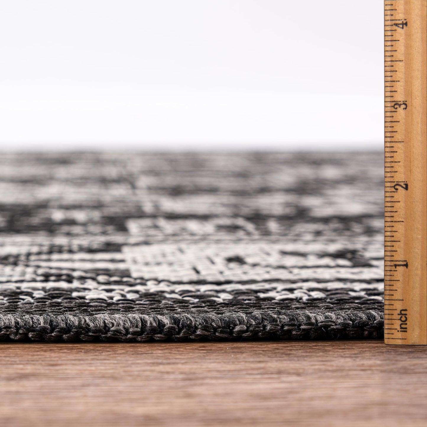 Bound edge detail of the Black Persian medallion outdoor rug