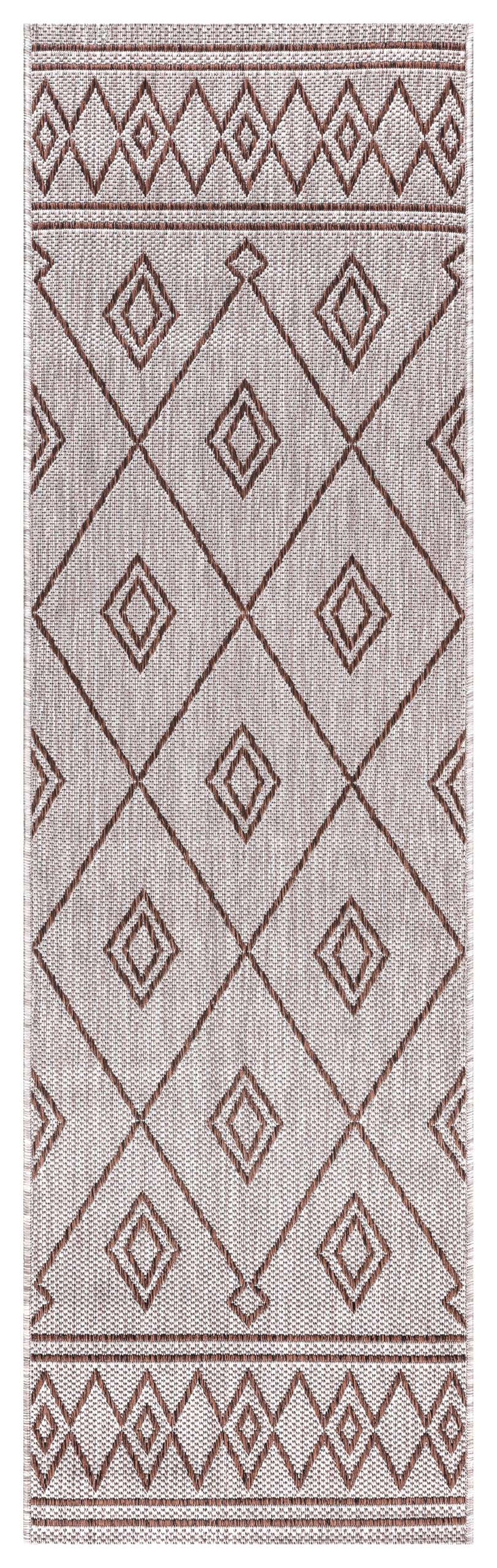 Close-up texture of the Berber diamonds in Brown on beige