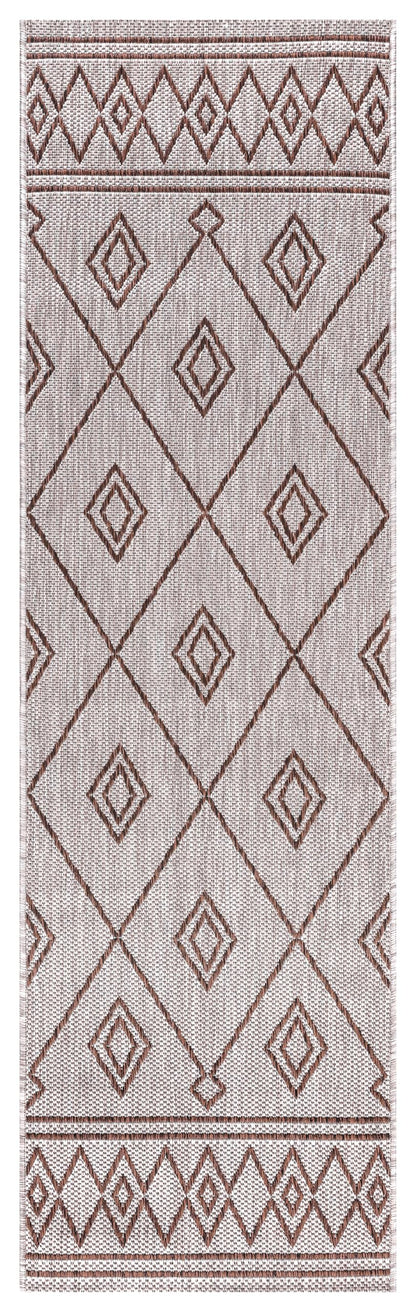 Close-up texture of the Berber diamonds in Brown on beige